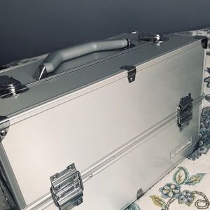 Arbonne makeup case